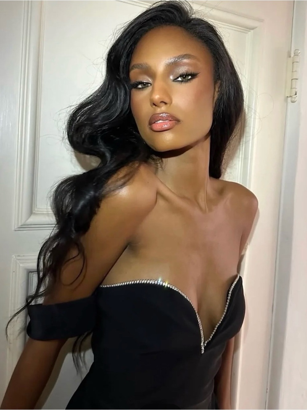Off-Shoulder Black Strapless Mini Dress